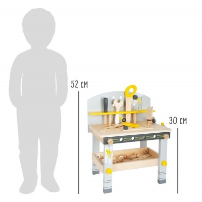 Oficina infantil de madeira com ferramentas em tons naturais e amarelo
