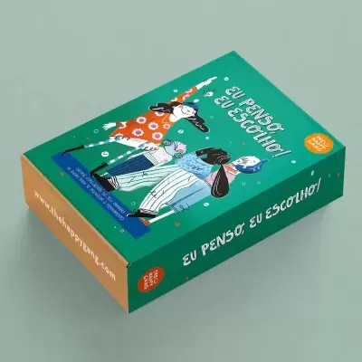 Caixa verde com ilustração de personagens e texto EU PENSO, EU ESCOLHO!