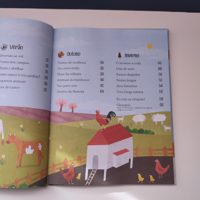 Páginas de livro com lista de conteúdos e ilustração de animais numa quinta.