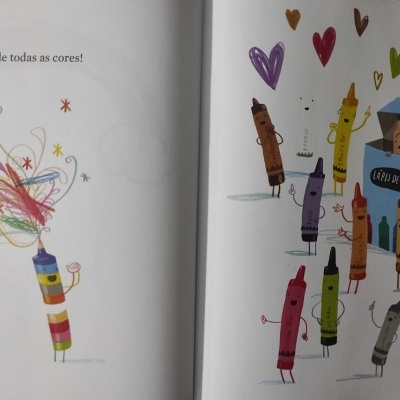 Página aberta de livro infantil com ilustrações de lápis de cor animados e texto em português