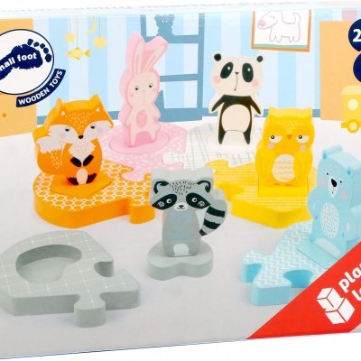 Brinquedos de madeira para crianças em forma de animais coloridos numa caixa