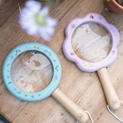 Redes de exploração com alça de madeira azul e lilás com padrões de folhas e flores