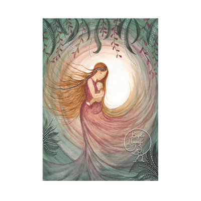 Ilustração de mulher a abraçar criança rodeada de folhagem com texto 'Beijo Único'.