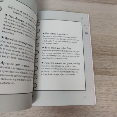 Página de livro aberto com texto em português europeu sobre motivação e desenvolvimento pessoal.