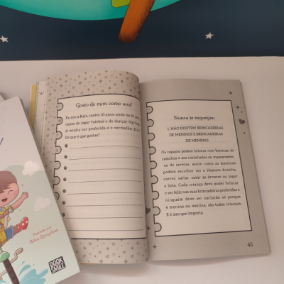 Livro aberto mostrando texto em português sobre aceitação e brincadeiras, página 45.