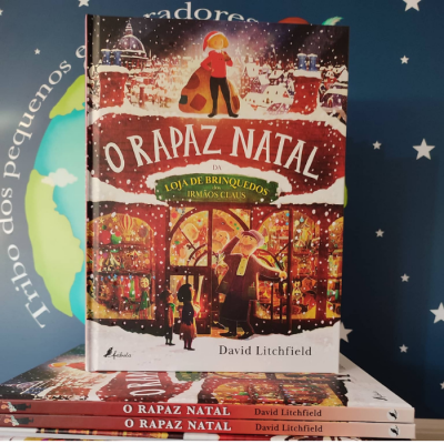 Capa de livro infantil 'O Rapaz Natal' com ilustração natalícia colorida