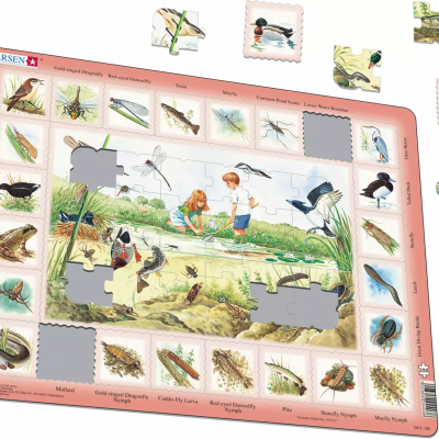 Quebra-cabeças Larsen ilustrando insectos e crianças em ambiente natural com moldura rosa e texto descritivo