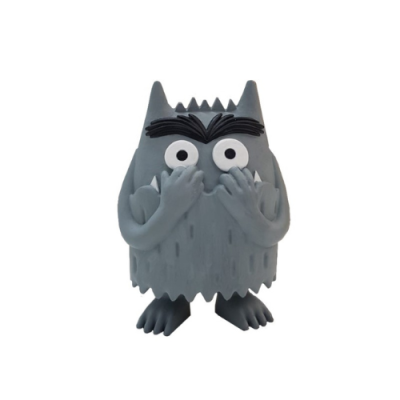 Figura de cão cinzento caricatural com patas na boca