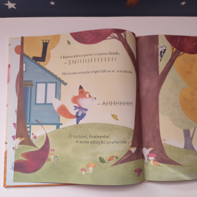 Página de livro infantil com ilustração de raposa e texto em português sobre o outono