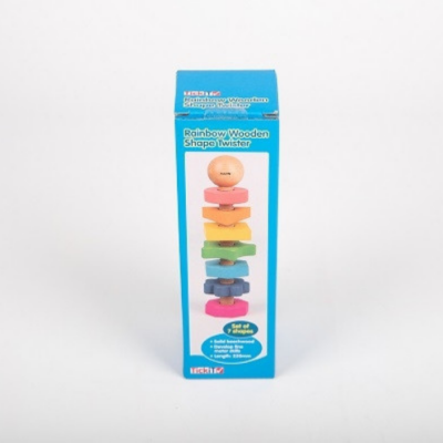 Embalagem azul do brinquedo Rainbow Wooden Shape Twister com peças coloridas empilhadas.
