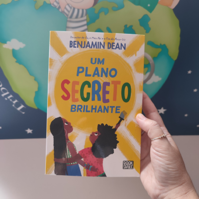 Capa do livro 'Um Plano Secreto Brilhante' com ilustração de crianças