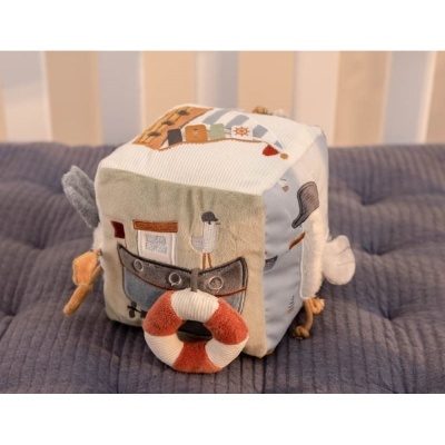 Cubo macio infantil com tema náutico e aplique de bóia salva-vidas