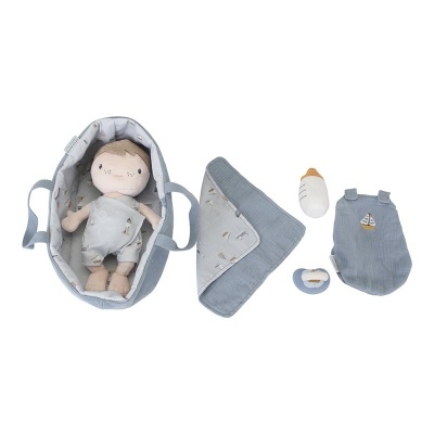 Conjunto de brinquedo infantil com boneco, cesta, manta, chupeta, mamadeira e saco de dormir azul