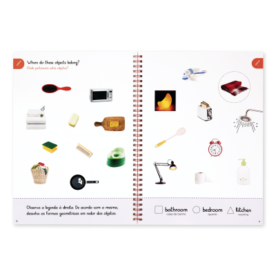 Livro educativo com ilustrações de vários objetos domésticos e texto em inglês e português