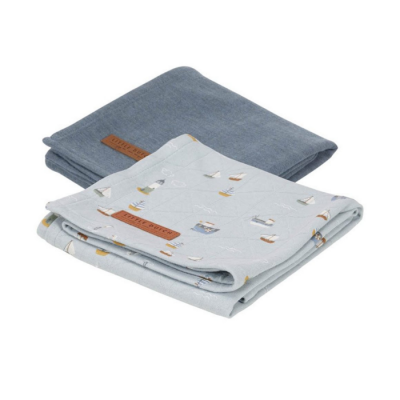 Conjunto de dois panos, azul cinza liso e cinza claro com padrão de barcos