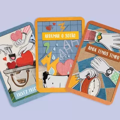 Três cartas ilustradas com textos e desenhos coloridos sobre fundo lilás.