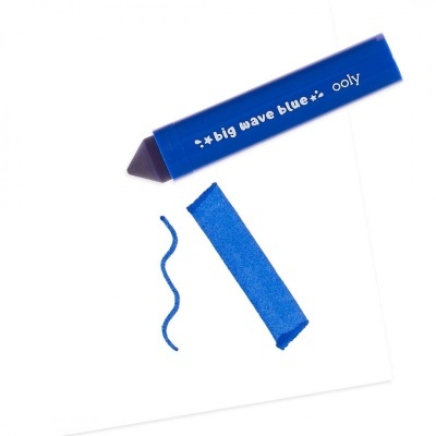 Pastel oleoso azul big wave blue da Ooly sobre fundo branco com traço azul