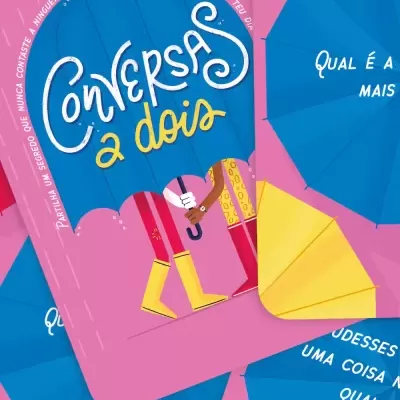 Cartas de jogo com guarda-chuvas e texto 'Conversas a dois' em azul, amarelo e rosa