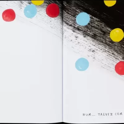 Livro aberto com ilustração de pontos coloridos e fundo texturizado preto