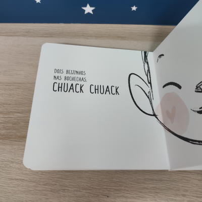 Página de livro infantil com ilustração e texto em português