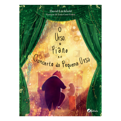 Capa de livro com dois ursos e um piano, cortinas verdes e título em português