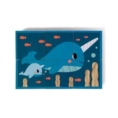 Blocos de madeira com ilustração de peixes narvais e fundo marinho