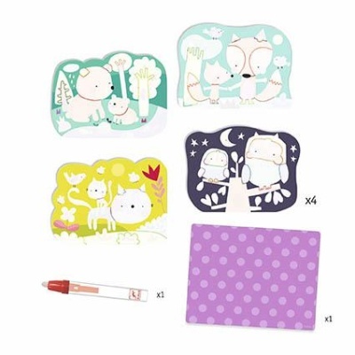 Jogo infantil com cartas ilustradas de animais, caneta vermelha e tapete roxo com bolinhas.