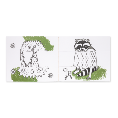 Desenho a preto e branco de um ouriço e um guaxinim com detalhes verdes em fundo branco.