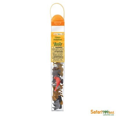 Embalagem transparente com tapadeira laranja e miniaturas de animais em plástico colorido