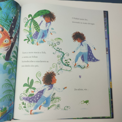 Página de livro infantil com ilustrações de criança e plantas, texto em português.