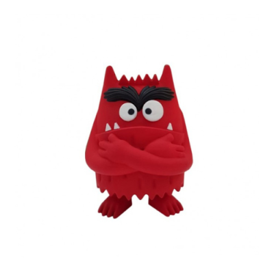 Boneco de monstro vermelho em borracha com braços cruzados