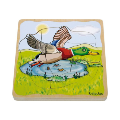 Quebra-cabeças de madeira infantil com pato a voar sobre lago colorido