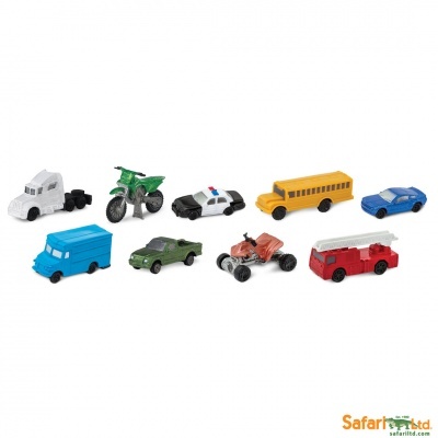 Miniaturas de veículos de brinquedo coloridos variados num fundo branco