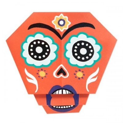 Máscara de papel decorada em formato de caveira com padrões coloridos