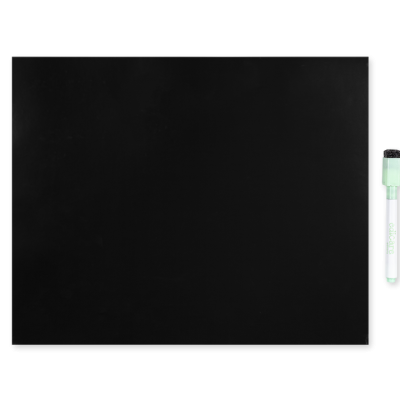 quadro negro retangular preto com marcador branco e verde