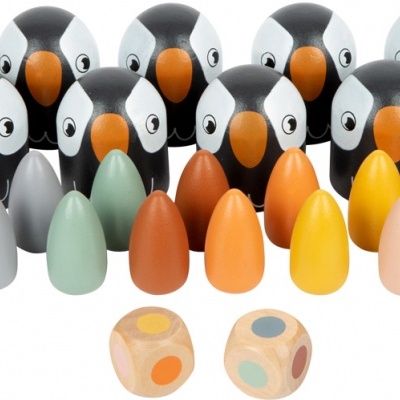 Conjunto de peças de madeira com pinguins, ovos coloridos e dados.