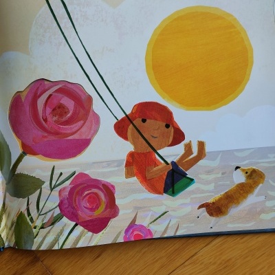 Ilustração de criança no baloiço com flores e cão sob o sol.