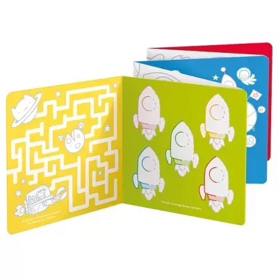 Livro infantil colorido com ilustrações de foguetes e planetas