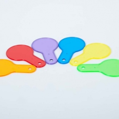 Conjunto de etiquetas redondas coloridas em plástico