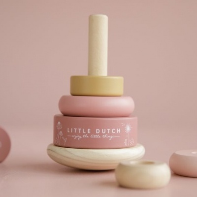 Brinquedo de empilhar de madeira em cores suaves