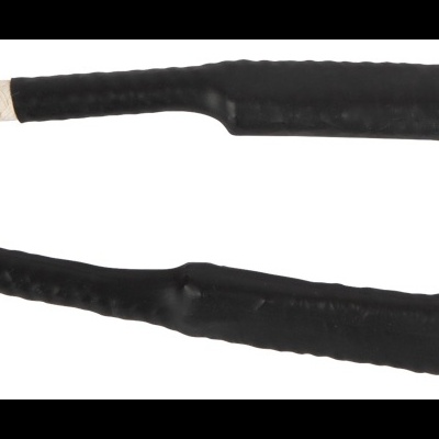 Corda branca com ganchos metálicos e partes pretas nas extremidades