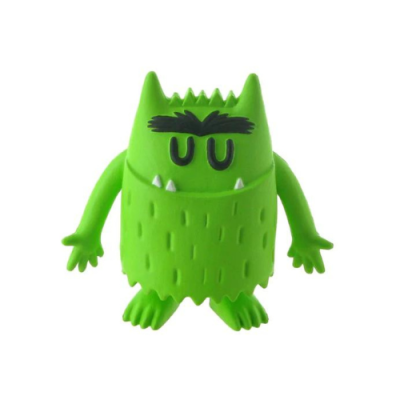 Brinquedo verde estilizado com olhos semicerrados e textura