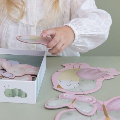 Quebra-cabeças infantil de madeira com figuras de insetos e animais coloridos