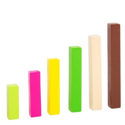 Blocos de madeira coloridos em ordem crescente