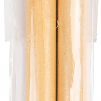 Par de bastões musicais de madeira com faixas coloridas, embalados em plástico