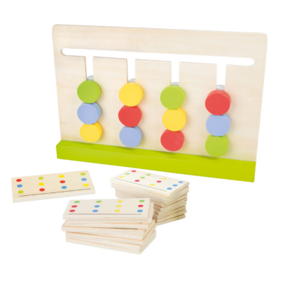 Brinquedo educativo de madeira com discos coloridos e cartas com pontos coloridos