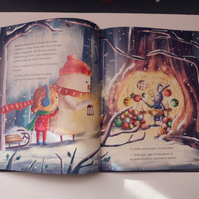 Livro infantil aberto com ilustrações coloridas de inverno e texto em português.
