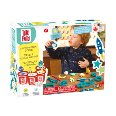 Embalagem colorida de massa de modelar perfumada Tutti Frutti com menino a brincar