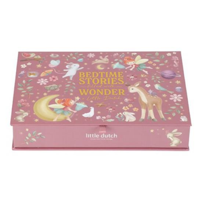 Livro infantil com capa rosa e ilustrações de animais e fadas