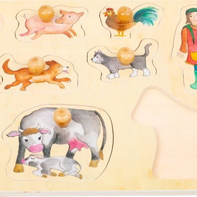 Quebra-cabeças em madeira com peças de animais da quinta e agricultor
